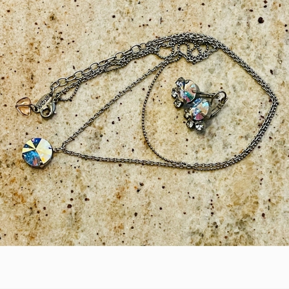 Sabika necklace and earrings